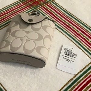 COACH FLASK SIGNATURE C’s